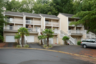 1-7 SW Erasmus Ct in Lake Oswego, OR - Building Photo - Building Photo