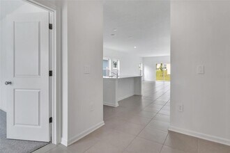275 Puma Lp in Groveland, FL - Foto de edificio - Building Photo