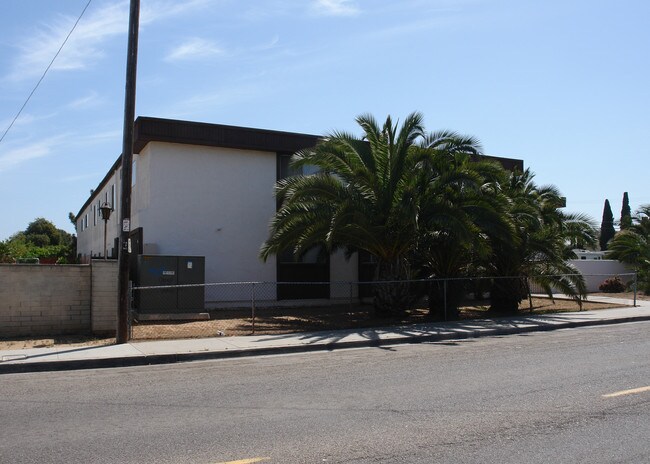 1629 Palm Ave in National City, CA - Foto de edificio - Building Photo