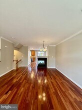 612 Garden View Square in Rockville, MD - Building Photo - Building Photo