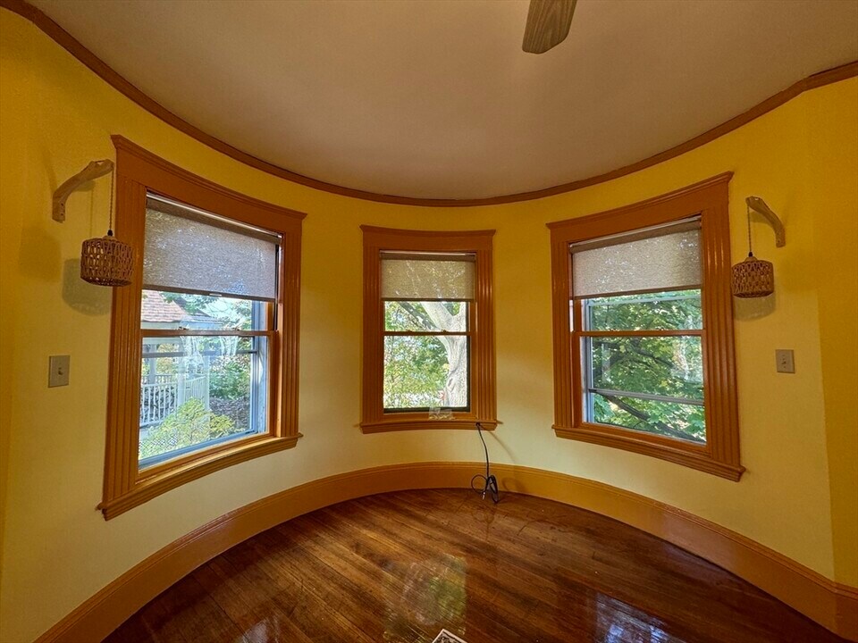 593 Cambridge St in Boston, MA - Building Photo