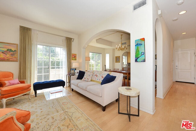 11808 Riverside Dr in Los Angeles, CA - Building Photo - Building Photo