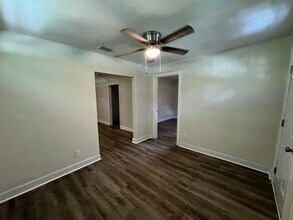 1975 W 12th St in Jacksonville, FL - Building Photo - Building Photo