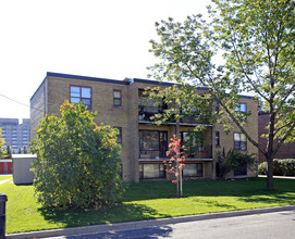 25 Hotspur Rd in Toronto, ON - Building Photo - Building Photo