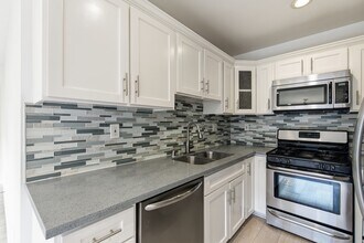 5646 Lexington Ave, Unit 5646 in Los Angeles, CA - Building Photo - Building Photo