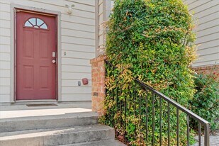 12205 Abbey Glen Ln in Austin, TX - Building Photo