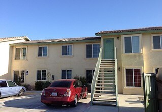 253 Stine Rd in Bakersfield, CA - Building Photo - Building Photo