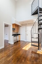 350 W 21st St in New York, NY - Building Photo - Building Photo