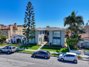 208-210 Granada Ave in Long Beach, CA - Building Photo - Building Photo