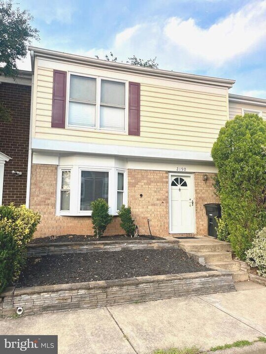 2190 Monaghan Dr in Herndon, VA - Building Photo