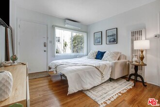 238 N Almont Dr in Beverly Hills, CA - Building Photo - Building Photo
