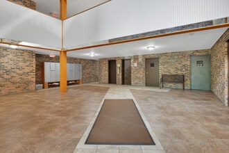 8970 N Parkside Ave in Des Plaines, IL - Building Photo - Building Photo
