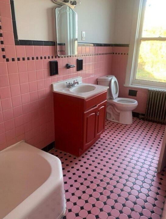 542 E State St in Trenton, NJ - Building Photo