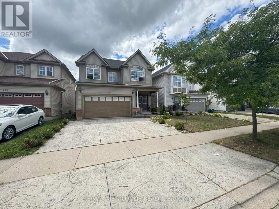 770 Brandenburg Blvd in Waterloo, ON - Building Photo