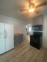1136 J St in Reedley, CA - Foto de edificio - Building Photo