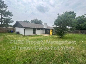 6461 Starnes Rd in Watauga, TX - Building Photo - Building Photo
