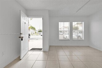 9193 Fontainebleau Blvd, Unit 216 S Olympia St Unit C in Miami, FL - Building Photo - Building Photo