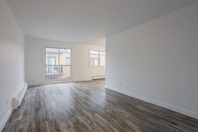 1595-1635 Dudemaine Rue in Montréal, QC - Building Photo - Building Photo