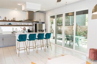 2714 E 3rd St in Austin, TX - Building Photo