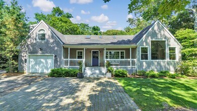 18 Bayview Rd in Southampton, NY - Building Photo - Building Photo
