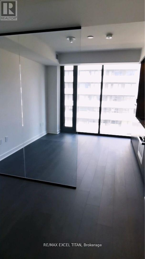 55 Charles St E in Toronto, ON - Building Photo - Building Photo
