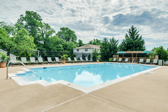 The Landings at Markhams Grant Apartments in Woodbridge, VA - Foto de edificio - Building Photo