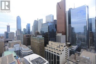 25 Richmond St E in Toronto, ON - Building Photo - Building Photo