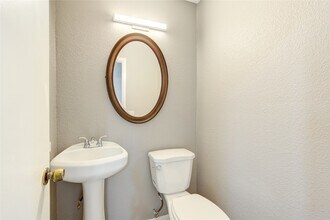 2810 Grants Lake Blvd, Unit 1106 in Sugar Land, TX - Building Photo - Building Photo