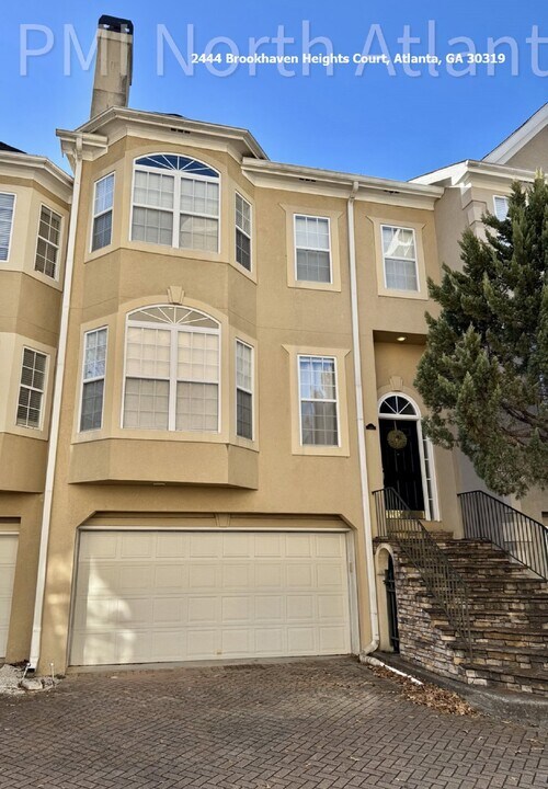 2444 Brookhaven Heights Ct in Atlanta, GA - Foto de edificio