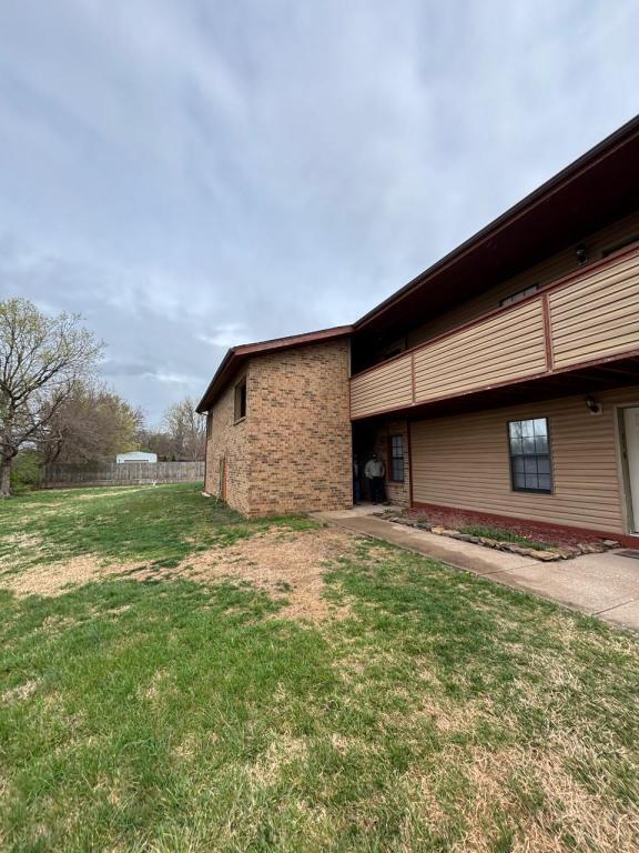 124 Fairway Ave in Monett, MO - Building Photo - Building Photo