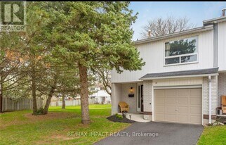 285 Bluevale St N in Waterloo, ON - Building Photo