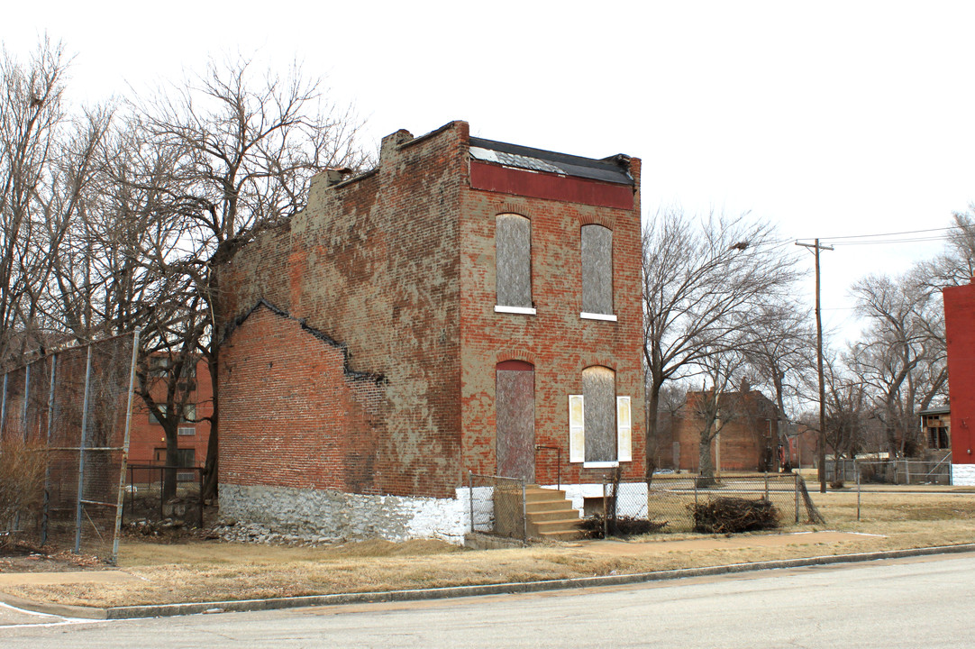 Jack Mckeon Elderly Housing in St. Louis, MO - Building Photo