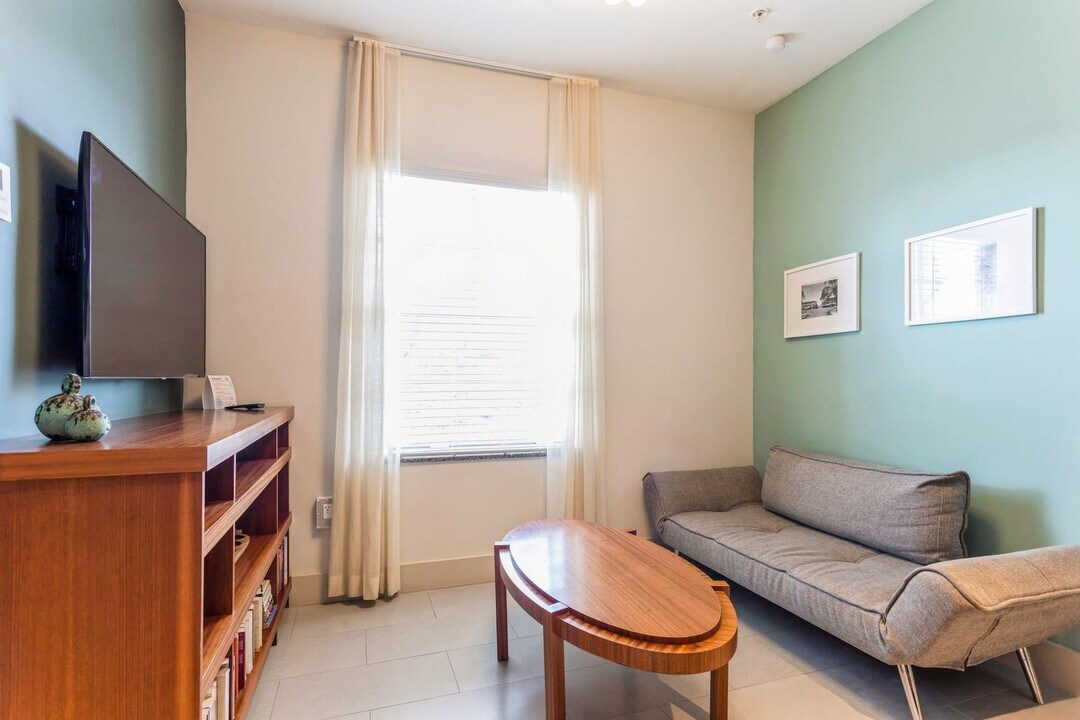405 Española Wy in Miami Beach, FL - Building Photo