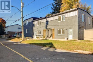 598 Kirkwood Ave in Ottawa, ON - Building Photo