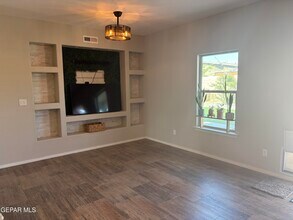 2141 Carlos Leon in El Paso, TX - Building Photo - Building Photo