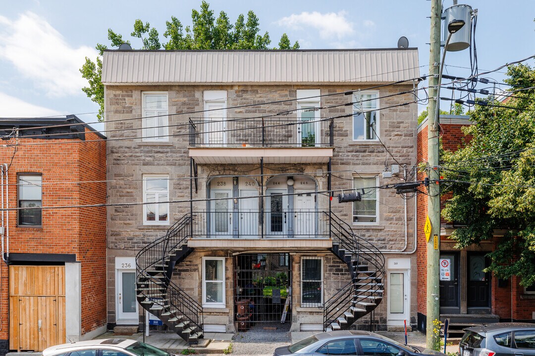 236 Bourget Rue in Montréal, QC - Building Photo