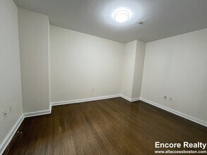 111 Norway St, Unit 407 in Boston, MA - Building Photo - Building Photo