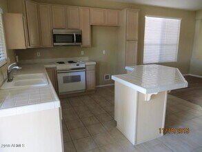 8089 E Michelle Dr in Scottsdale, AZ - Foto de edificio - Building Photo
