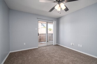 Waterside Apartments in Houston, TX - Building Photo - Interior Photo