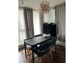 7117 Elmbridge Way in Richmond, BC - Building Photo - Building Photo