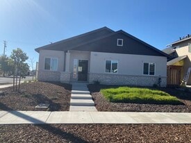 2002 Camino del Prado in Santa Rosa, CA - Building Photo