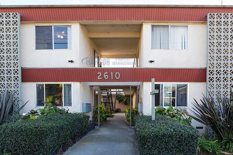 Carnegie Apartments in Redondo Beach, CA - Building Photo