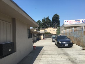 8115 S Figueroa St in Los Angeles, CA - Foto de edificio - Building Photo