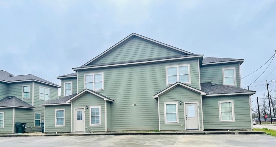 421 Chavanne St in Lake Charles, LA - Building Photo