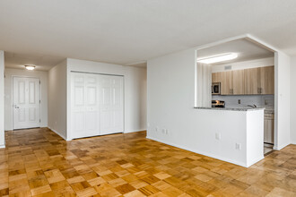 The Seasons Apartments in Bethesda, MD - Foto de edificio - Interior Photo