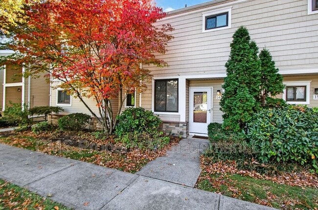 14 Carol Ct in Tinton Falls, NJ - Building Photo - Building Photo