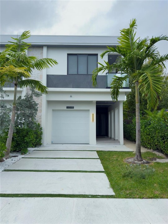 609 NE 8th Ave in Fort Lauderdale, FL - Building Photo