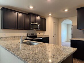 313 Cres Park Dr in Jarrell, TX - Building Photo - Building Photo