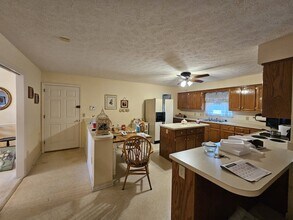 1876 S Mt Juliet Rd in Mount Juliet, TN - Foto de edificio - Building Photo