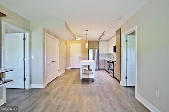 145 Riverhaven Dr in Oxon Hill, MD - Building Photo - Building Photo